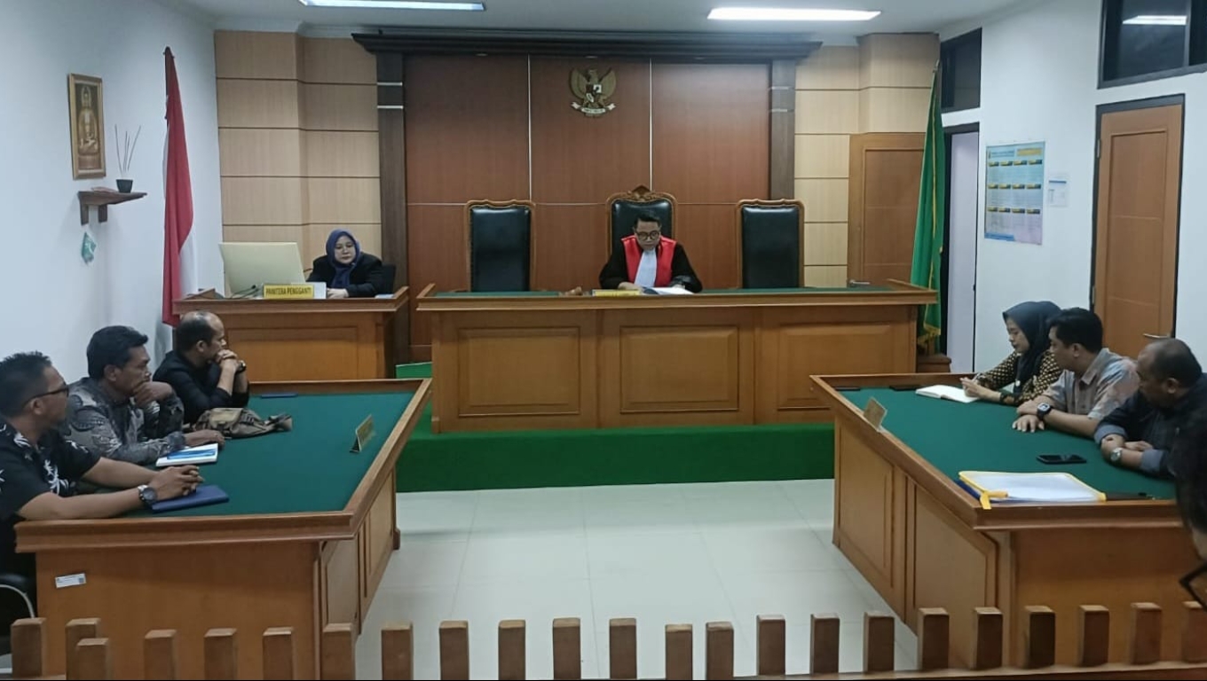Sidang putusan praperadilan yang diajukan tersangka pembunuhan anak di Pengadilan Negeri Serang.(Foto: Babe Banten)