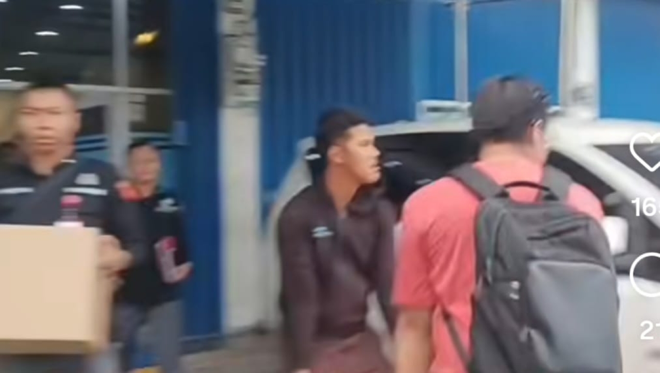 Penyidik Pidsus Kejati Serang usai geledah Kantor Pertanahan Kota Serang.(Foto: Istimewa)