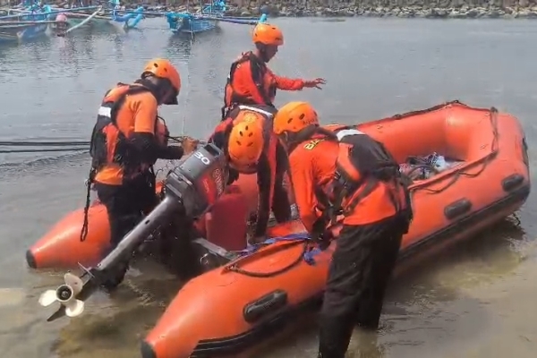 Seorang Nelayan Hilang di Perairan Pantai Bagedur Lebak Banten,  Tim SAR Lakukan Pencarian