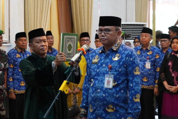 Walikota Cilegon Robinsar Lantik Langsung Aziz Setia Ade Jadi Pj Sekda