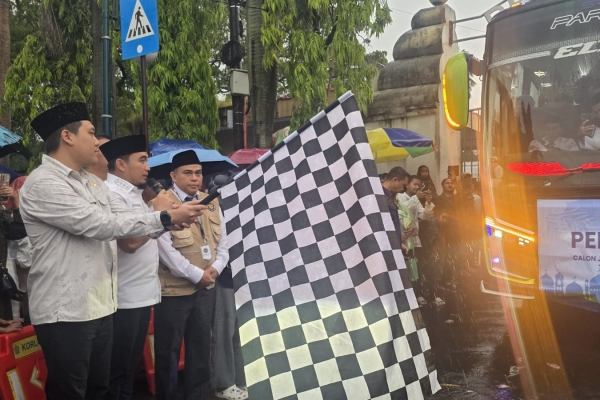 Walikota Robinsar Lepas 393 Calon Jamaah Haji Kloter 11 Cilegon