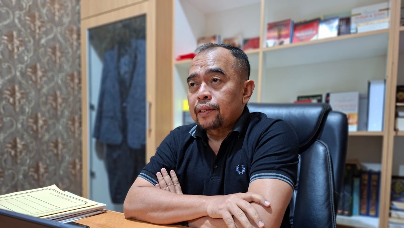 Kuasa hukum AR, Muhibudin memberikan keterangan kepada wartawan.(Foto: Babe Banten)