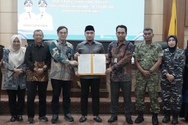 SPMB Tahun 2026 di Cilegon, Walikota Robinsar: Saya Sanksi Tegas Kalau Ada yang Jual Beli Kursi