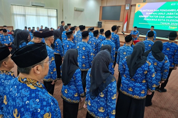 Walikota Cilegon Robinsar Lantik 36 Pejabat Eselon III dan IV,  Wakil Walikota Fajar tidak Hadir