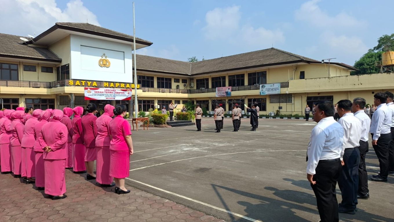 Sertijab Kapolsek dan PJU Polres Cilegon.(Foto: Babe Banten )