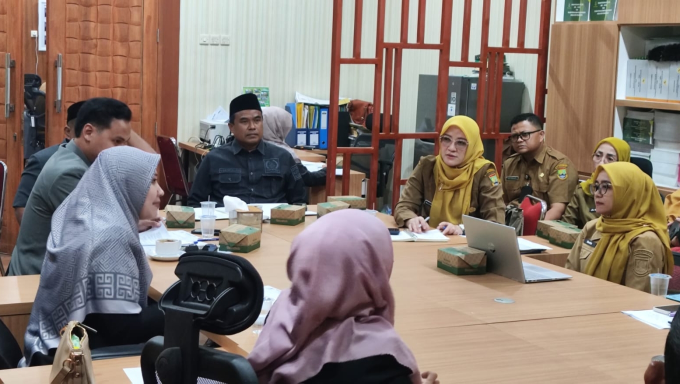 Komisi II DPRD Kota Cilegon saat menggelar rapat dengar pendapat bersama Disnaker dan RSUD Kota Cilegon.(Foto: Babe Banten)