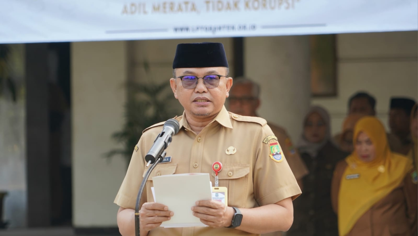Pj Sekda Kota Cilegon Ahmad Aziz Setia Ade Putra saat menyampaikan arahan kepada ASN.(Foto: Istimewa)