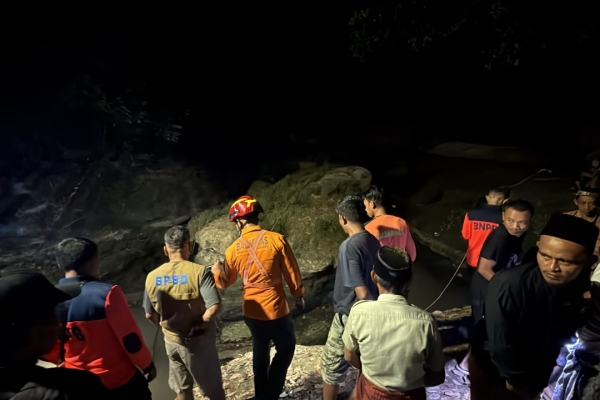 Tim SAR Banten Lakukan Pencarian Warga Tenggelam di Sungai Cikupa Lebak
