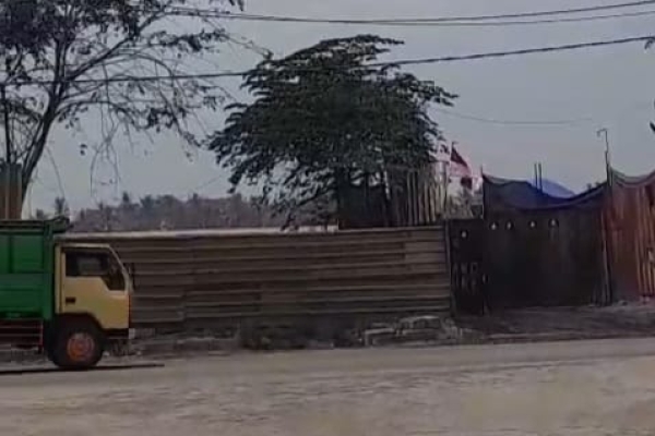 Warga Taman Cilegon Indah Keluhkan Pencemaran Debu yang Diduga Dari Stockpile Batu Bara