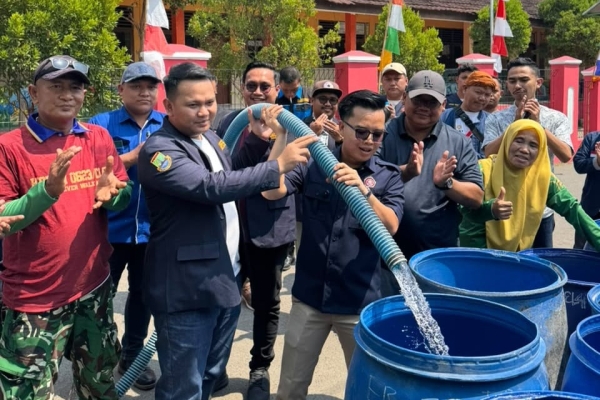 Wilayah Kecamatan Pulomerak Alami Kekeringan, Karang Taruna Salurkan Bantuan 96 Ton Air Bersih