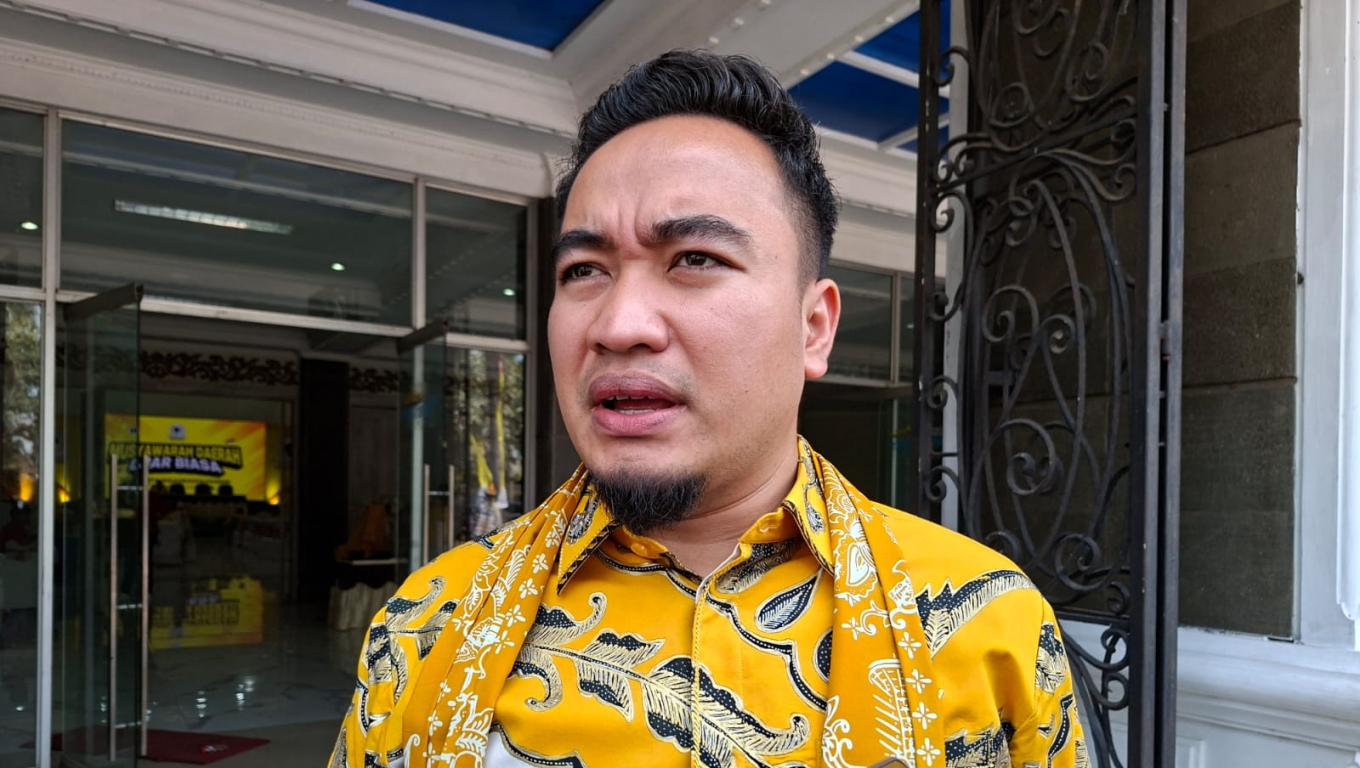 Walikota Cilegon, Robinsar saat memberikan keterangan kepada wartawan.(Foto: Babe Banten)