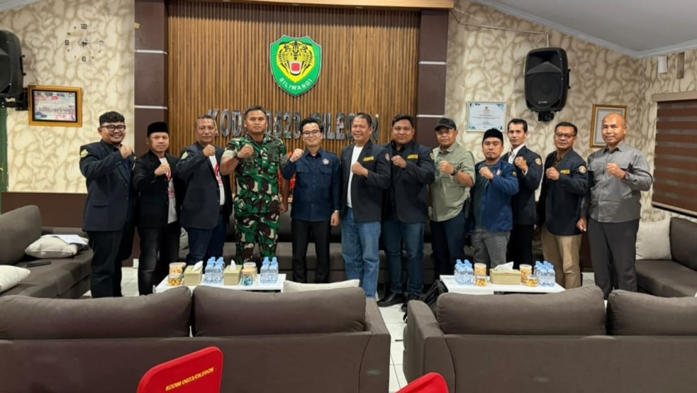 Pengurus Karang Taruna Kota Cilegon melakukan kunjungan ke Kodim 0623 Cilegon.(Foto: Istimewa)