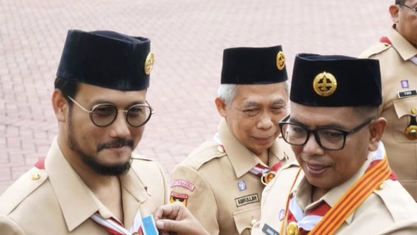 Wakil Wali Kota  Cilegon Fajar Hadi Prabowo merima Penghargaan Pancawarsa III dari Gubernur Banten, Andra Soni.(Foto: Istimewa)