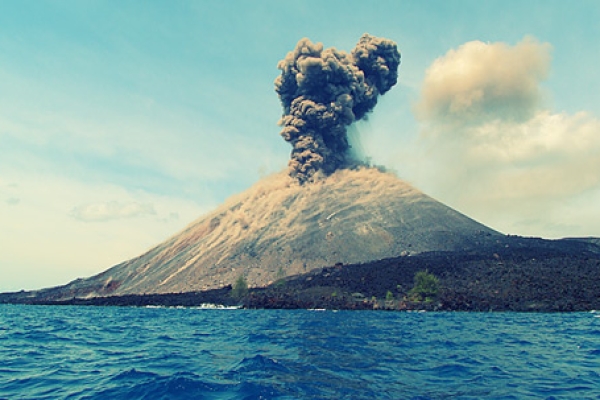 Badan Geologi Prediksi Erupsi Gunung Anak Krakatau Akan Terus Meningkat dan Lebih Besar