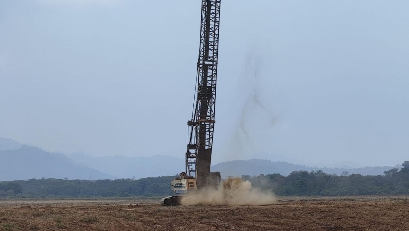 Aktivitas pemadatan lahan oleh PT Wankai di Kawasan Industri Krakatau.(Foto: Babe Banten)