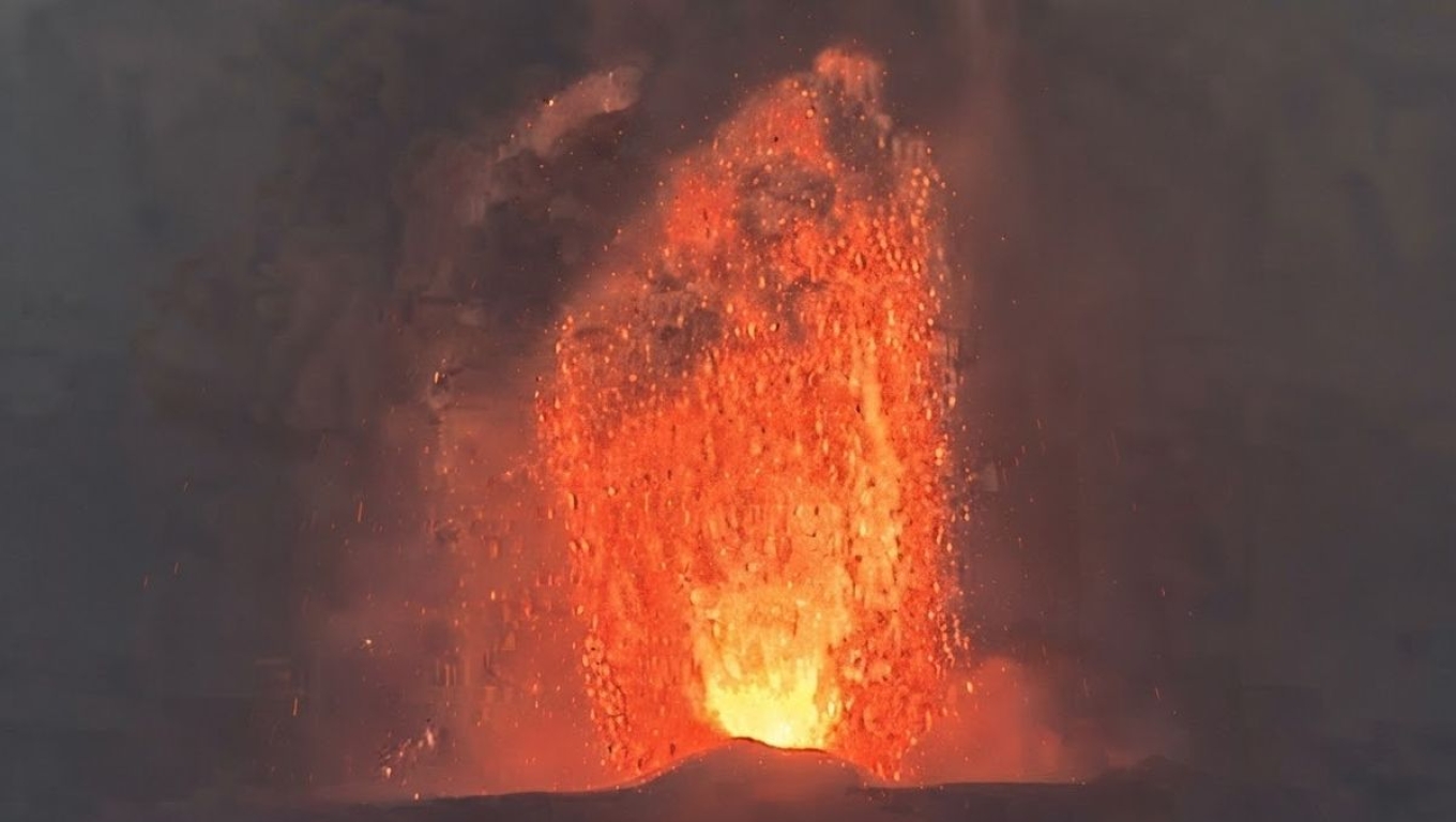 Letusan Gunung Anak Krakatau. (Dok: Kompas) 