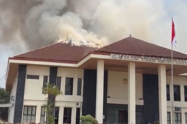 Kantor Pengadilan Tinggi Agama Banten Terbakar