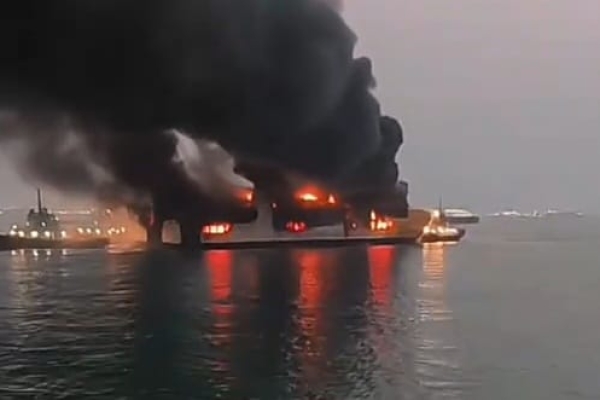 KMP Batumandi yang Hangus Terbakar di Perairan Merak Angkut 420 Penumpang dan 89 Unit Kendaraan