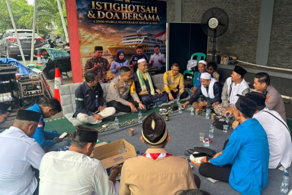 Masyarakat Sekitar Pelabuhan Merak Gelar Istighosah dan Doa Bersama untuk Keselamatan ASDP