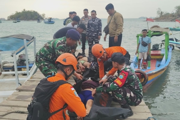 Perahu Pemancing Dihantam Ombak di Perairan Pulau Tempurung Merak, Dua Orang Meninggal Dunia